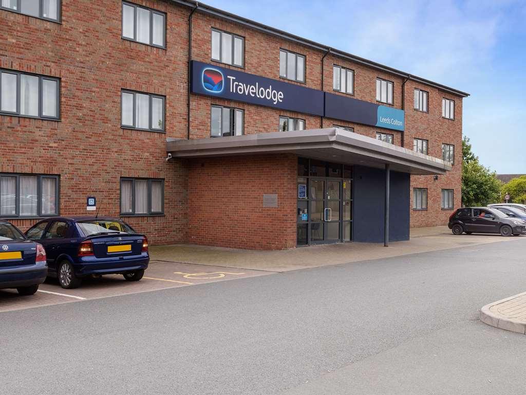 Travelodge Leeds Colton ガーフォース エクステリア 写真