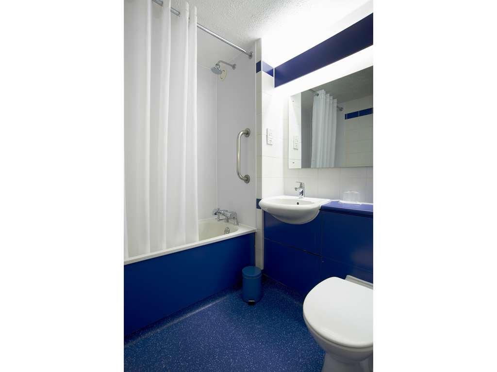 Travelodge Leeds Colton ガーフォース 部屋 写真