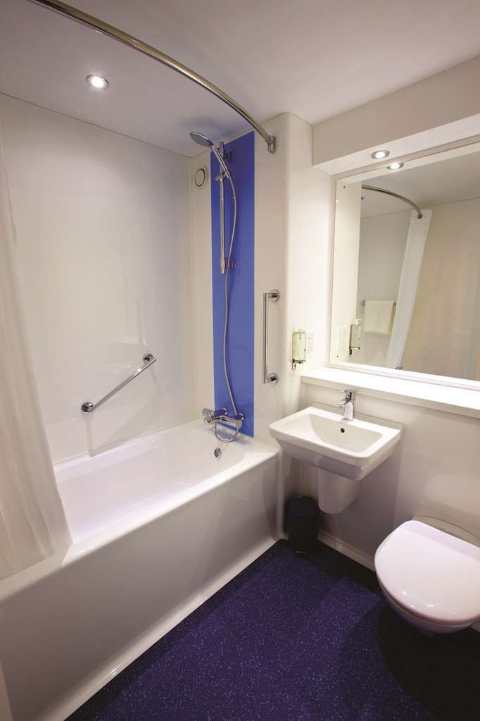 Travelodge Leeds Colton ガーフォース 部屋 写真