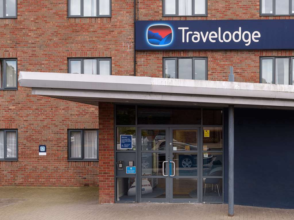 Travelodge Leeds Colton ガーフォース エクステリア 写真